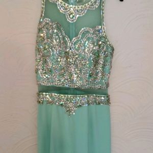 Beautiful teal dress!